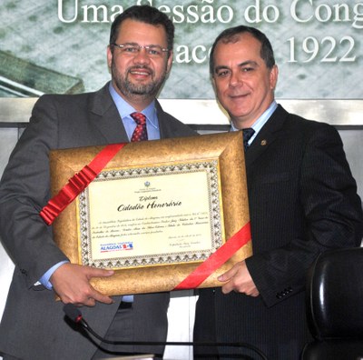 Juiz federal Alan da Silva Esteves recebe título de cidadão honorário de Alagoas 2.jpg