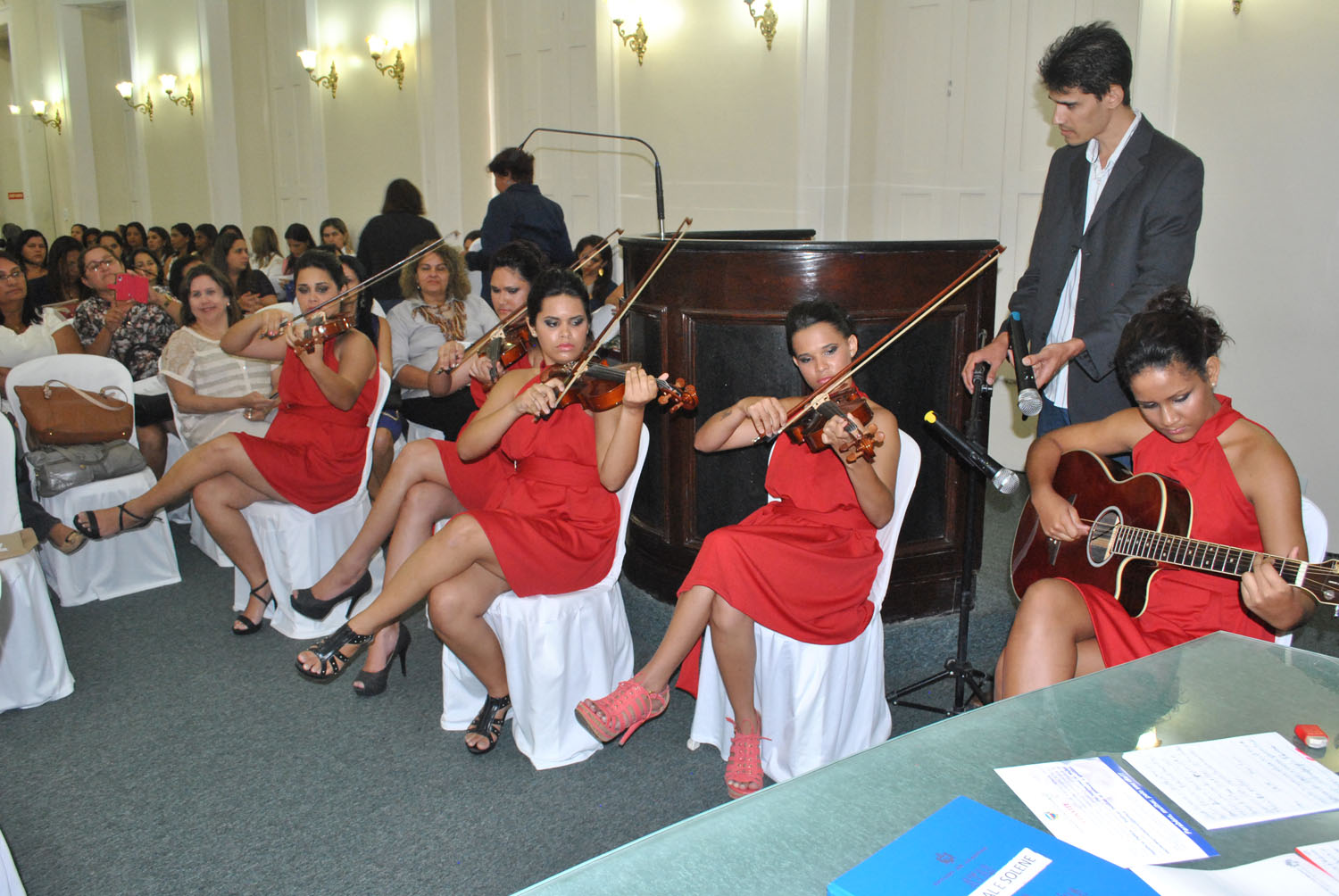 Adolescentes da Unidade de Internação Feminina da Superintendência de Assistência Social Educativa durante sessão especial em comemoração ao Dia Internacional da Mulher.jpg