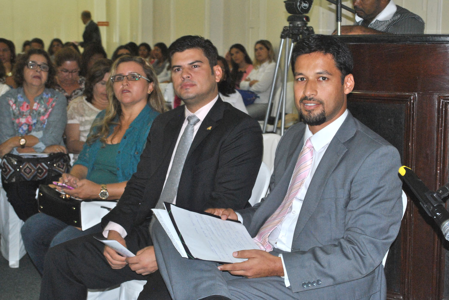 Deputados Jairzinho Lira (PRTB) e Rodrigo Cunha (PSDB) durante sessão especial em comemoração ao Dia Internacional da Mulher.jpg