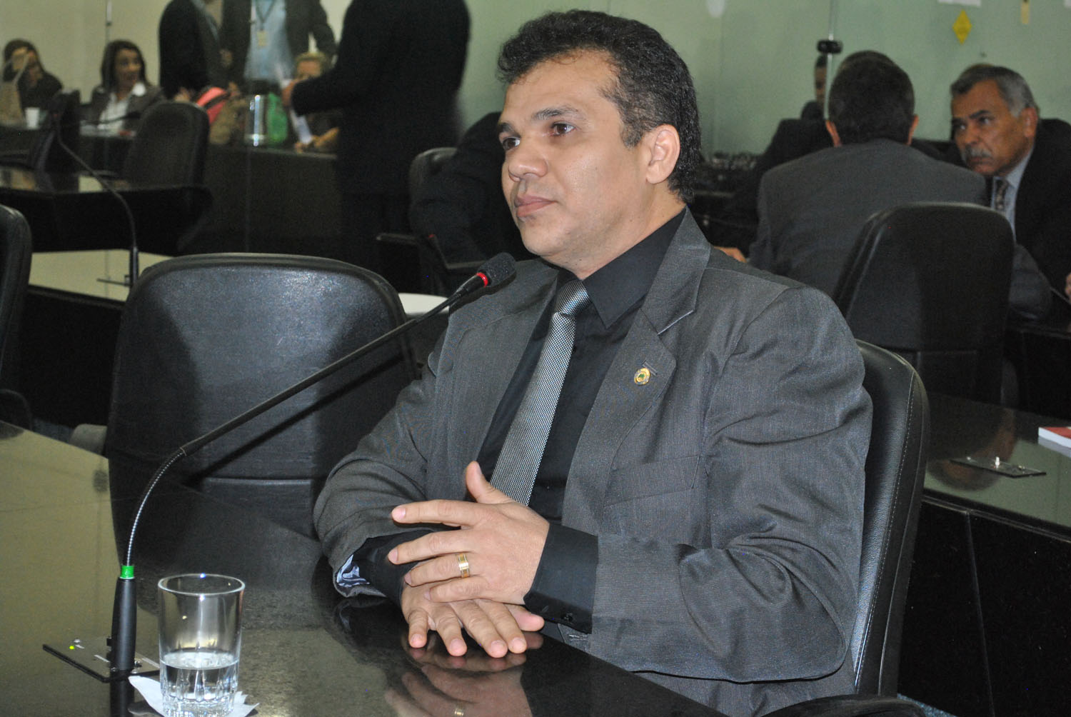 Deputado Ricardo Nezinho durante sessão ordinária.jpg