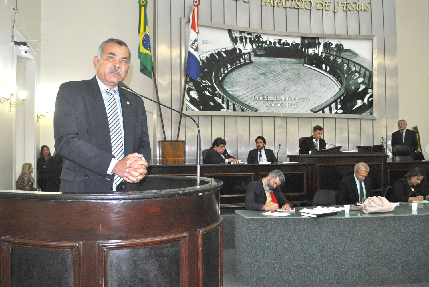 Deputado Tarcizo Freire discurssa em plenário.JPG