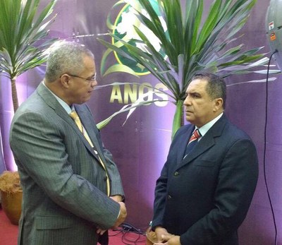 Deputado Inácio Loiola conversa com deputado Inaldo Silva, de Sergipe.jpg