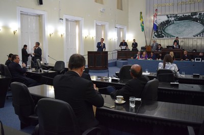 Sessão contou com a presença de 14 parlamentares.JPG