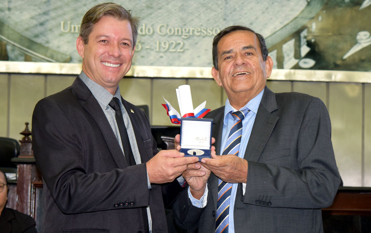 Abel Galindo é homenageado com a mais alta honraria do Parlamento, a Comenda Tavares Bastos