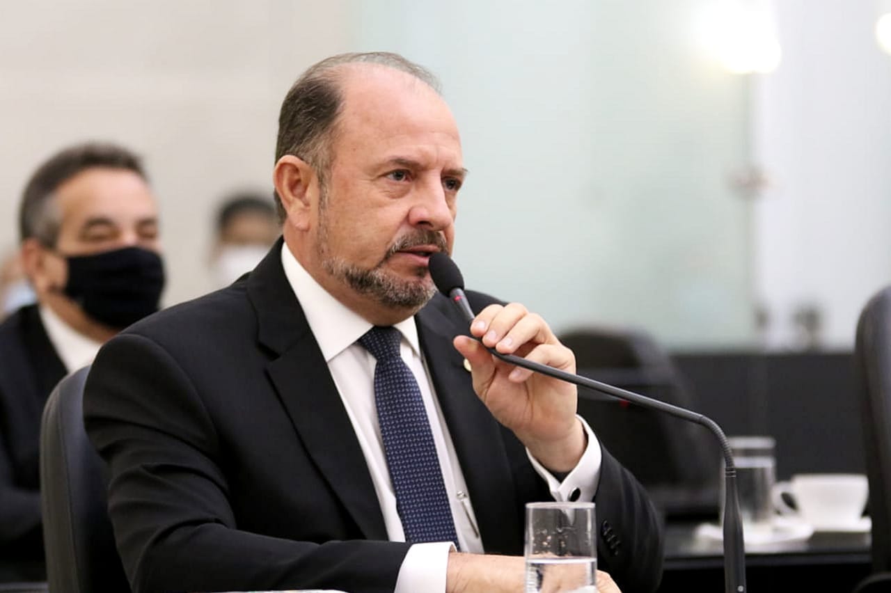 Antonio Albuquerque critica portaria publicada pela Justiça cobrando comprovante de vacinação de crianças e adolescentes