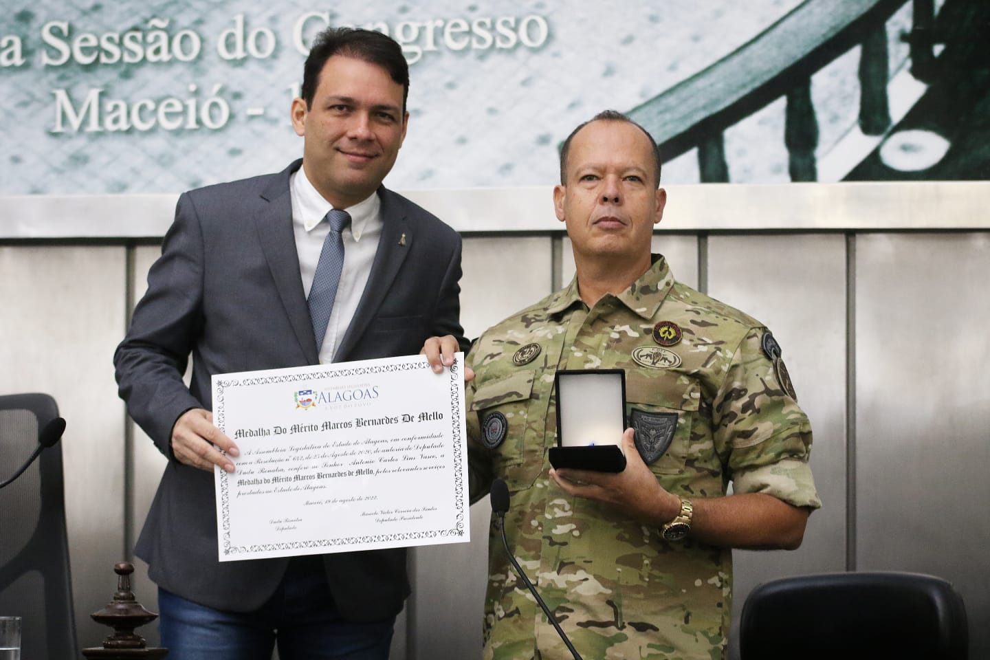 Antônio Carlos Lins Vasco é agraciado com a medalha Marcos Bernardes de Mello 