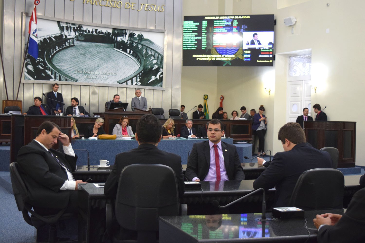 Assembleia aprova orçamento de R$ 8 bilhões para 2016