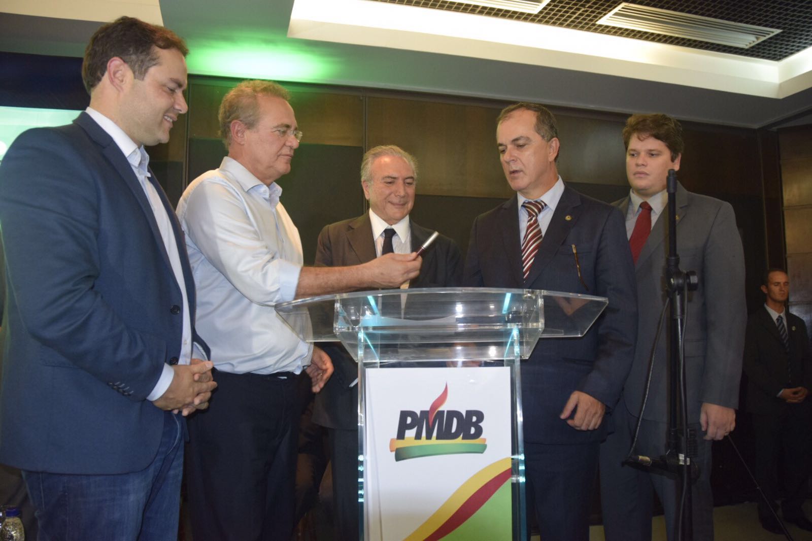 Com a filiação de Ronaldo Medeiros e Davi Davino Filho, PMDB se torna a maior bancada da Assembleia
