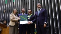 Concessão da Medalha do Mérito Legislativo ao presidente Marcelo Victor repercute em plenário