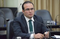 Davi Maia critica declarações de Eduardo Bolsonaro sobre volta do AI-5