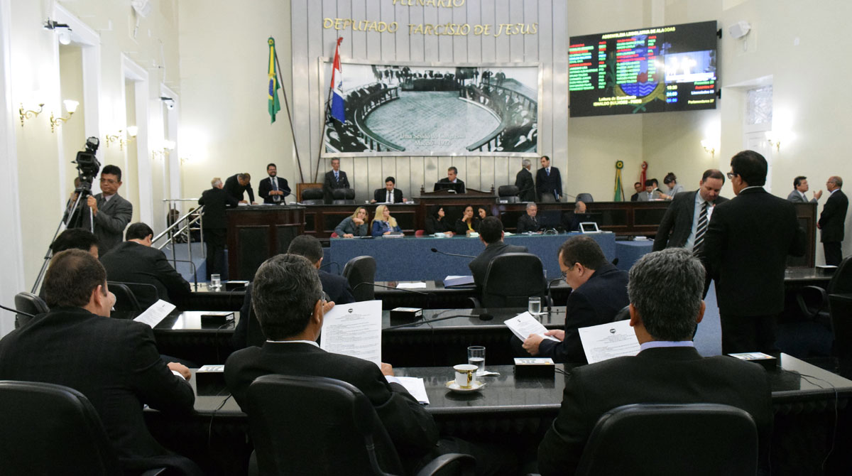 Deputados aprovam parecer do PLOA 2017