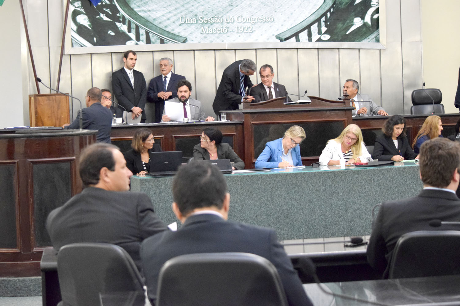 Deputados aprovam regime de urgência para o projeto de reestruturação do AL Previdência