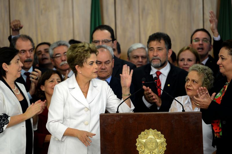 Deputados avaliam afastamento da presidente Dilma Rousseff