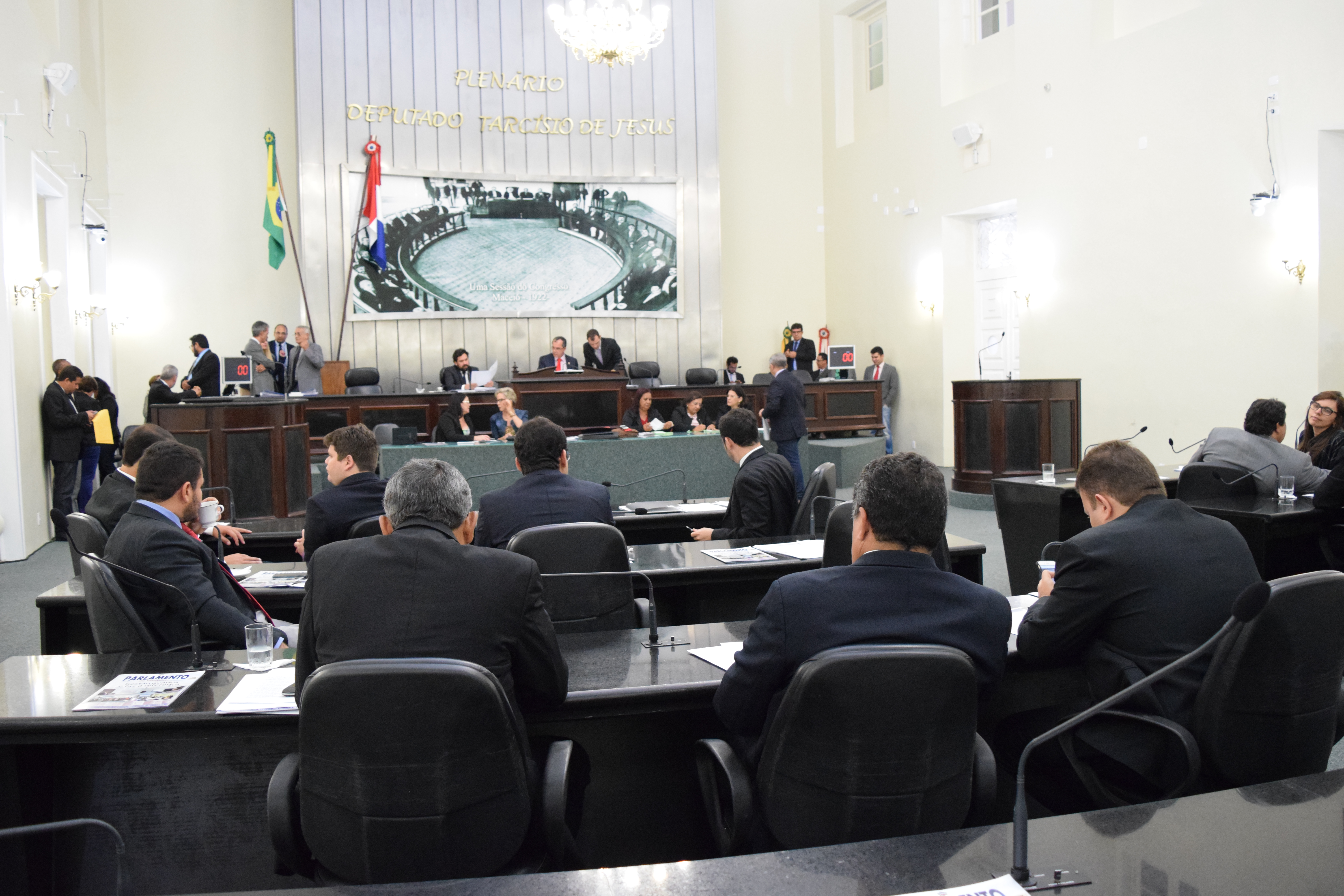 Esforço concentrado dos parlamentares aprova mais de 20 matérias durante a sessão ordinária 