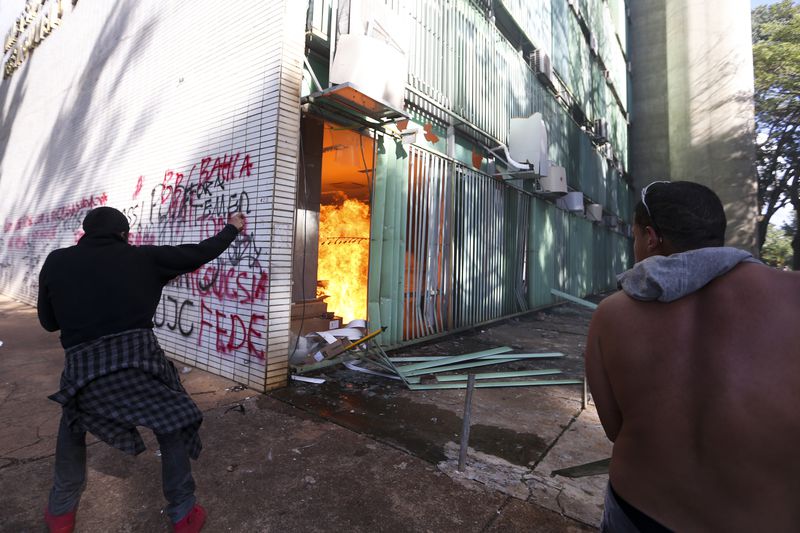 Gilvan Barros Filho critica atos de vandalismo durante manifestações realizadas em Brasília