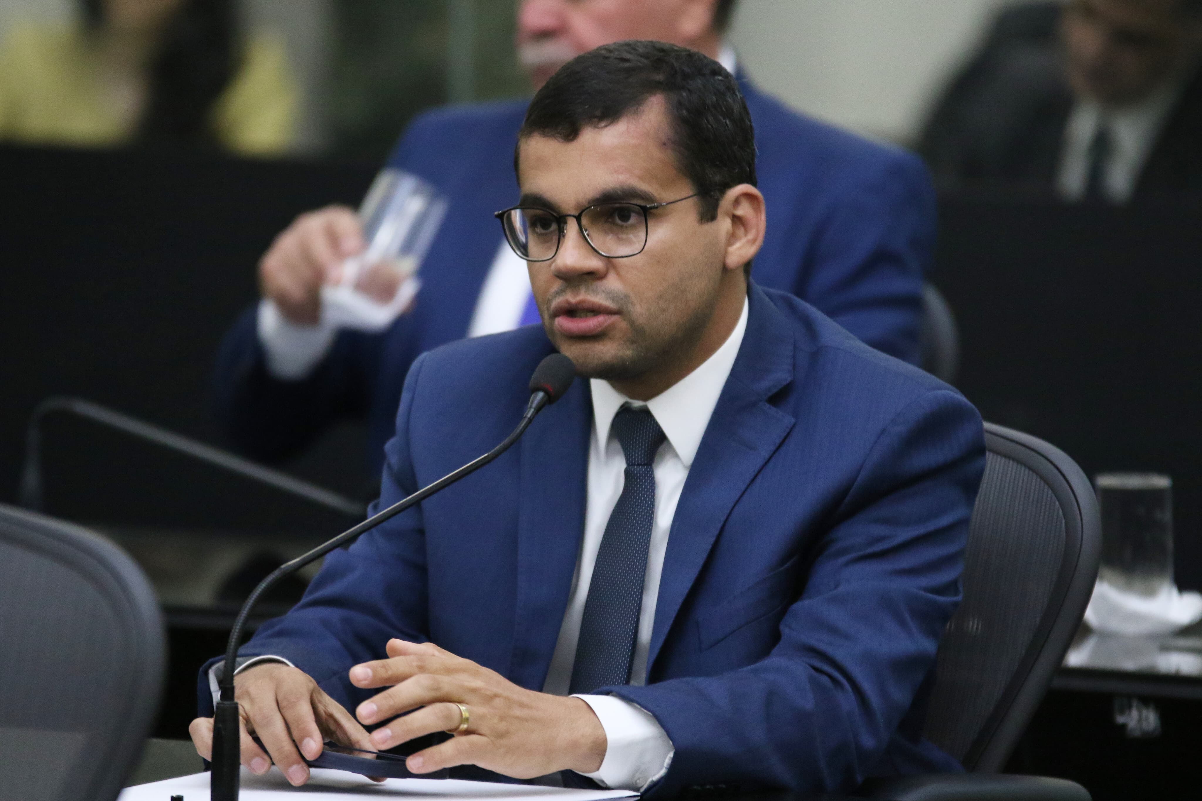 Gilvan Barros Filho critica sanções do FPI e propõe políticas de conscientização no lugar de punições