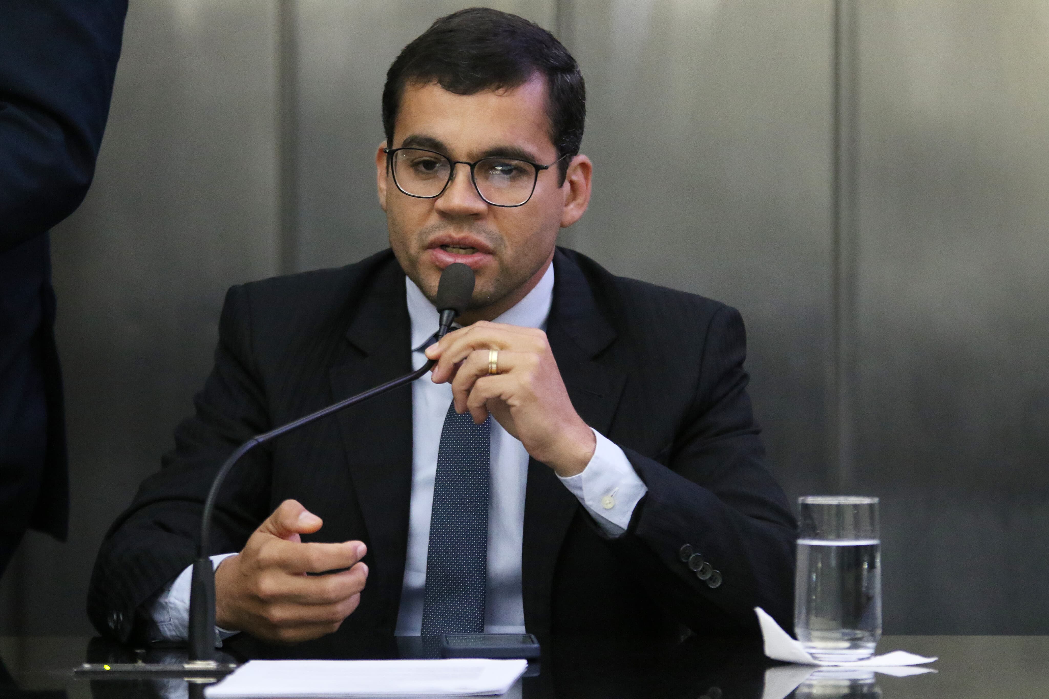 Gilvan Barros Filho solicita regularização do abastecimento d'água em Girau do Ponciano