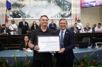 Jair Bolsonaro recebe título de Cidadão Honorário de Alagoas