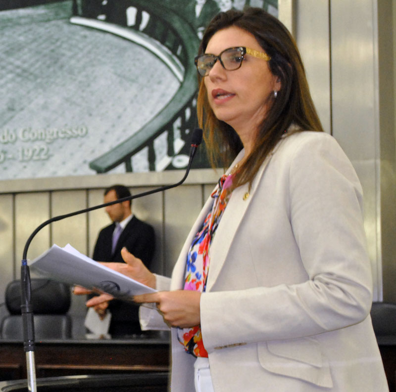 Jó Pereira lembra os 83 anos do voto feminino no País