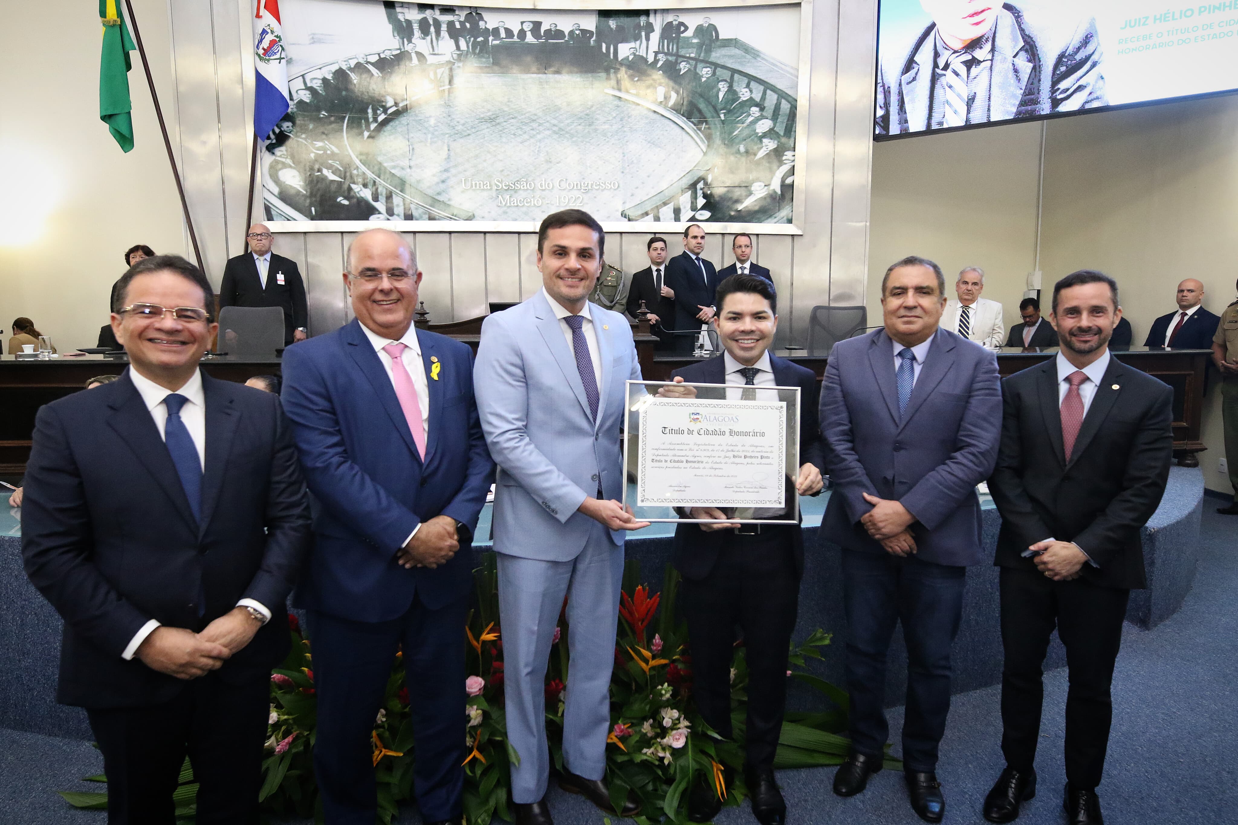 Juiz Hélio Pinheiro recebe o título de Cidadão Honorário de Alagoas