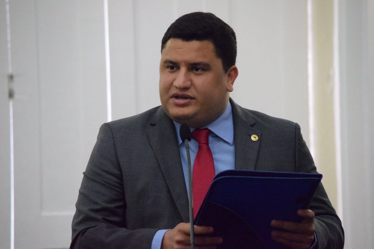 Marquinhos Madeira repudia ação de busca e apreensão nas dependências do Legislativo