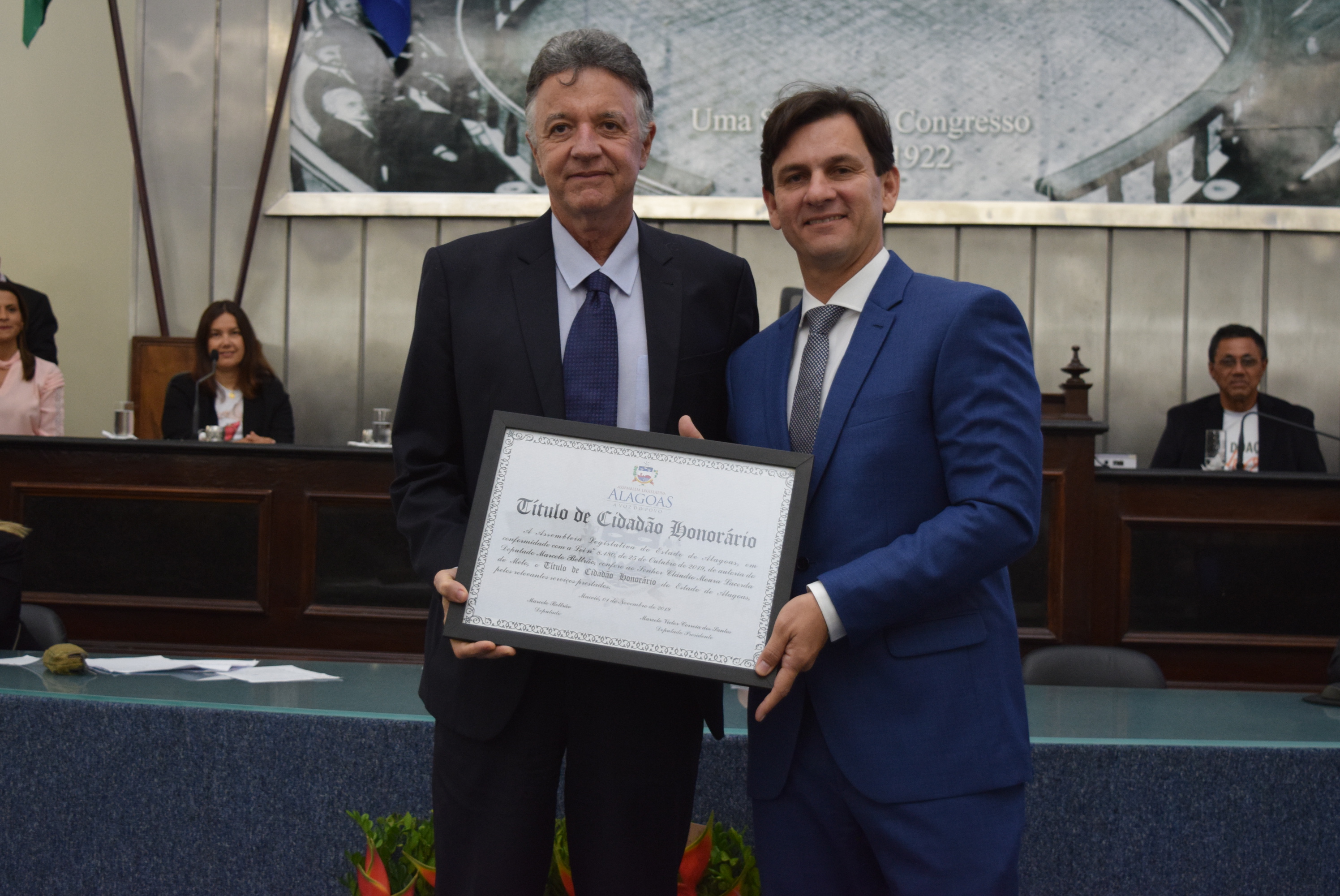 Médico Cláudio Lacerda recebe o título de Cidadão Honorário de Alagoas