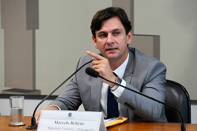 No Senado, Marcelo Beltrão defende união de forças para coibir atuação de faculdades irregulares