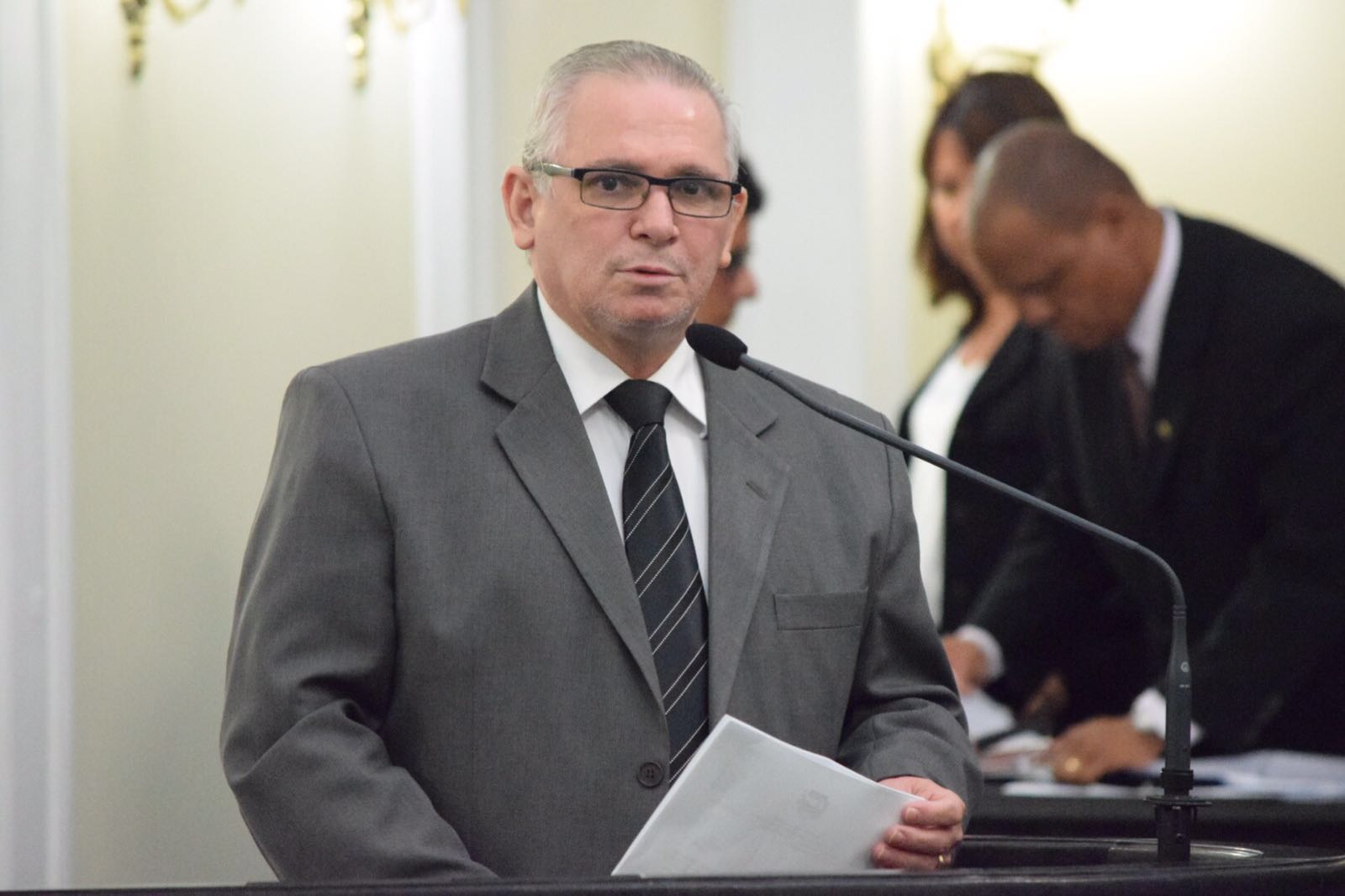 Pastor João Luiz classifica como "vergonhosa e humilhante" a situação na saúde pública