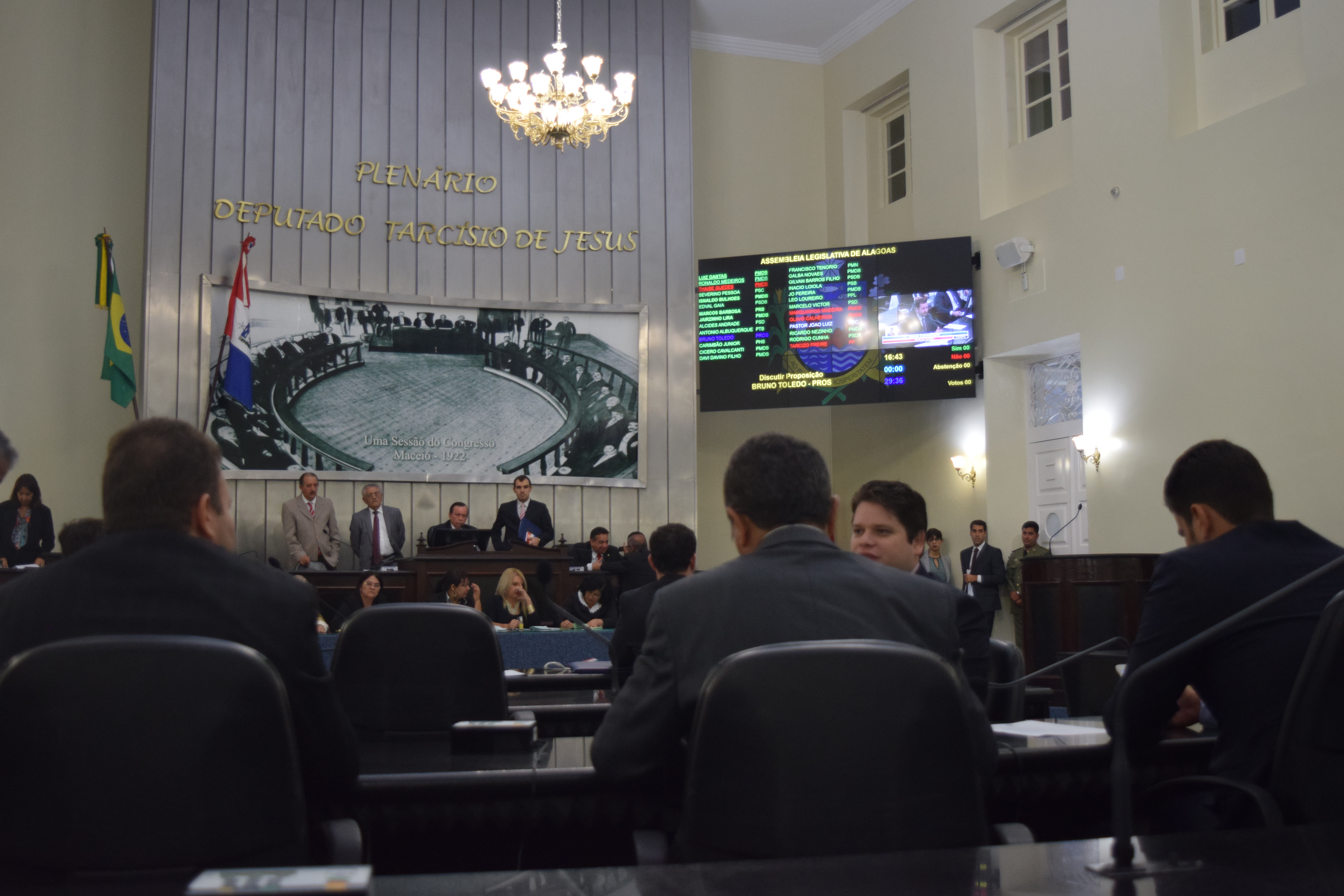 Plenário aprova autorização para o Estado negociar dívida da Casal com a Eletrobras