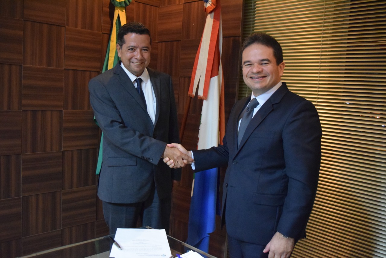 Presidente empossa Luiz Carlos como Diretor Administrativo da Casa