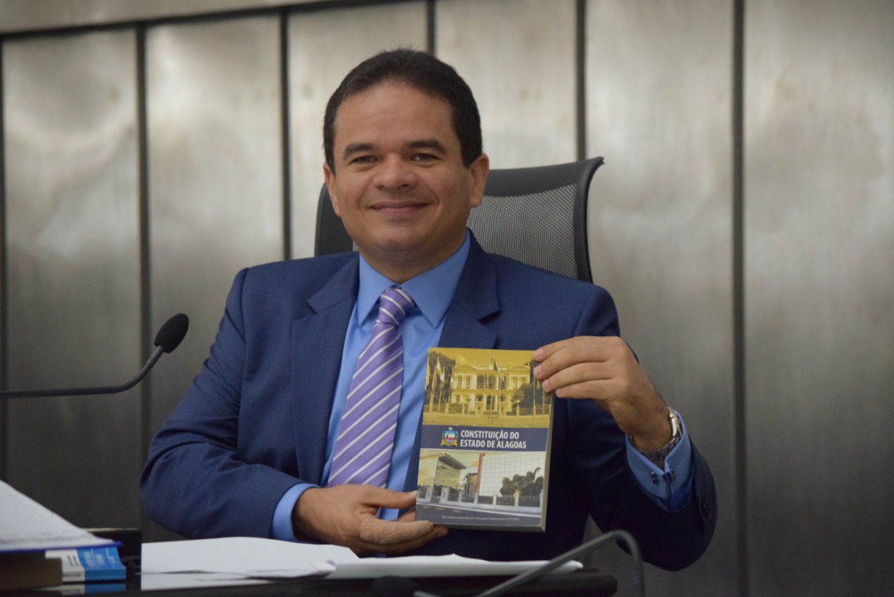 Presidente Marcelo Victor destaca passagem do 30º aniversário da Constituição do Estado de Alagoas