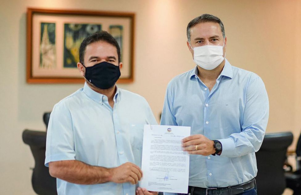 Presidente Marcelo Victor recebe projeto que autoriza o Estado a comprar vacinas