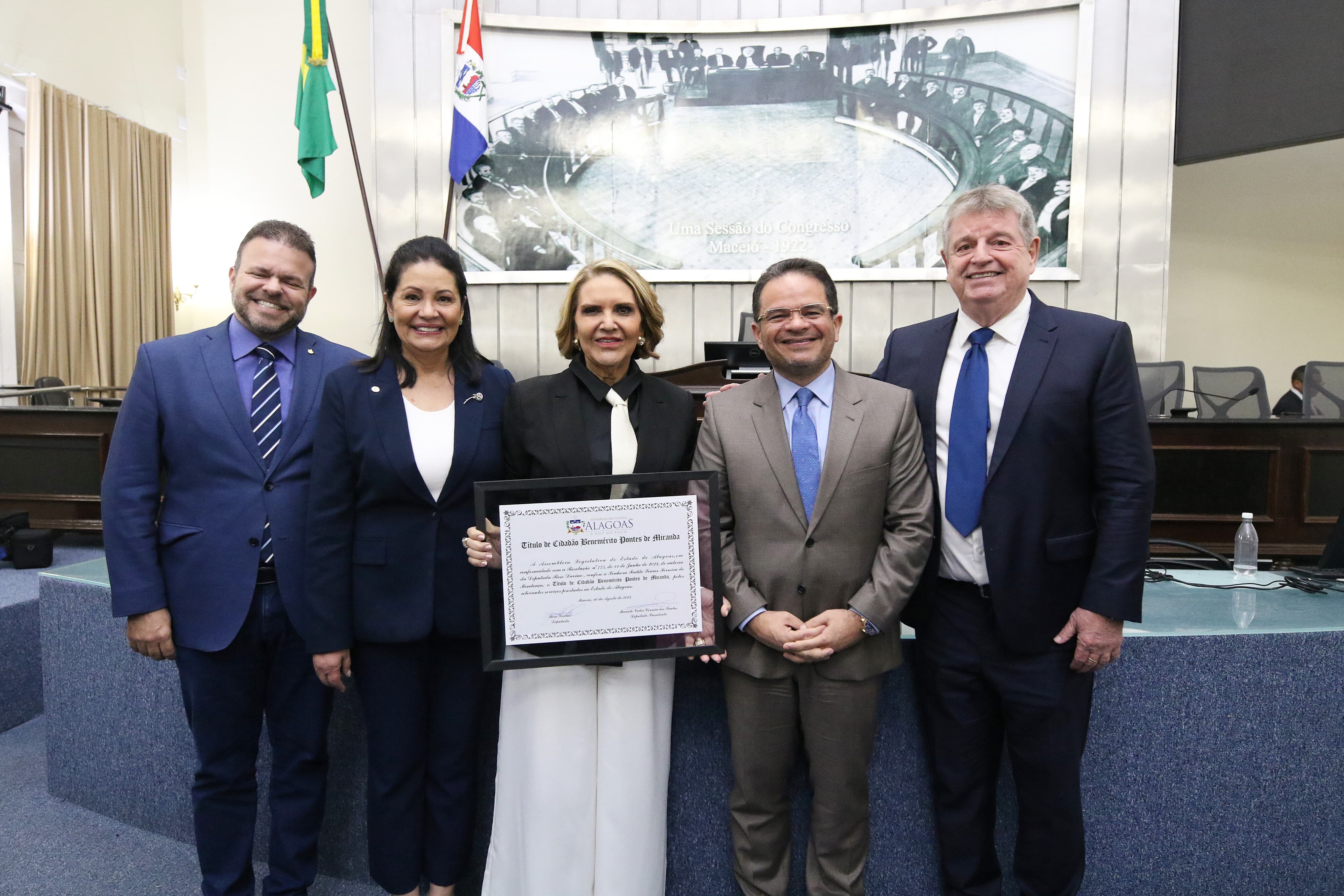 Promotora Failde Mendonça é agraciada com o título de Cidadã Benemérita Pontes de Miranda