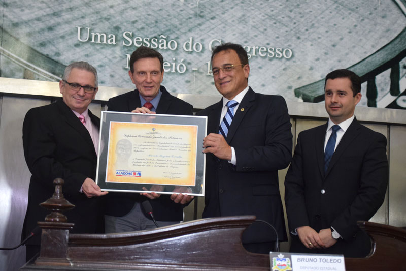 Senador Marcelo Crivella e o presidente nacional do PRB recebem comendas na Assembleia Legislativa
